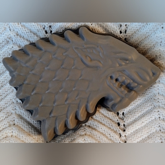 Game of Thrones House Stark Wolf  Silicone Cake Pan - Picture 1 of 3